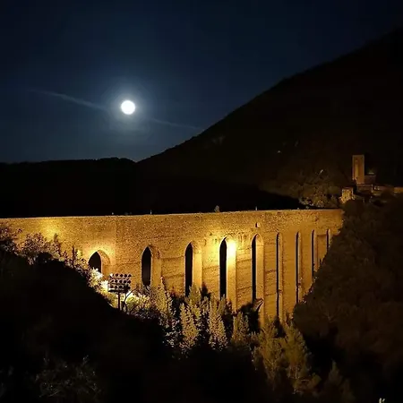 Di Via Refini Ii * Spoleto